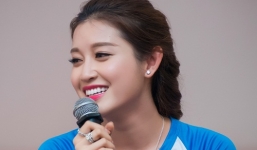 Á hậu Huyền My giản dị đi off fan